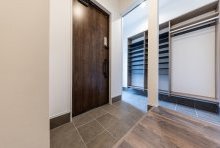 玄関には外出時に大変便利な大容量のシューズインクローゼット