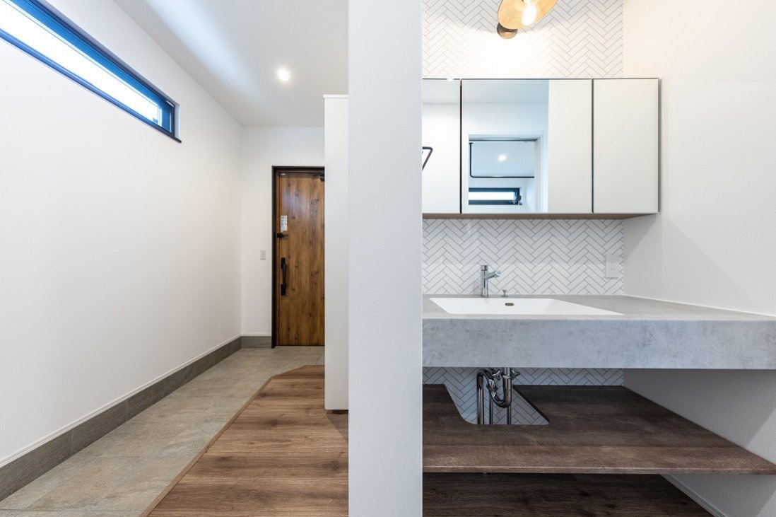 帰宅後すぐに手洗いや片付けができる「ただいま動線」を叶えるホール