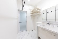 洗面脱衣室を兼ねユーティリティーに使えるランドリールーム