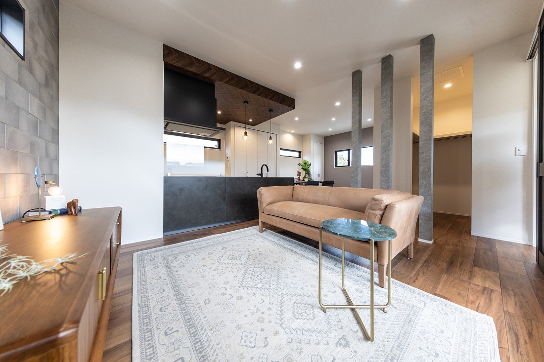 【プライバシーと開放感を叶えた２階リビングの家】