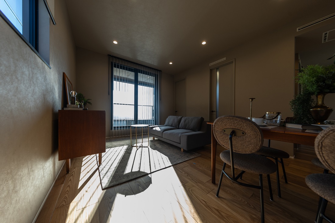 【眺望とスローライフを叶える2階で暮らす家】