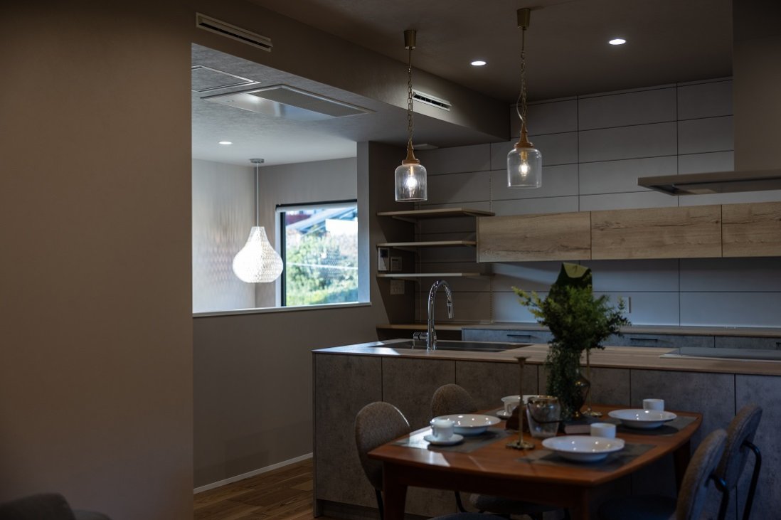 【眺望とスローライフを叶える2階で暮らす家】