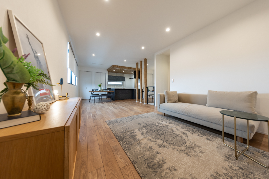 【２階リビングで叶えた広々と明るい２５帖LDKの家】