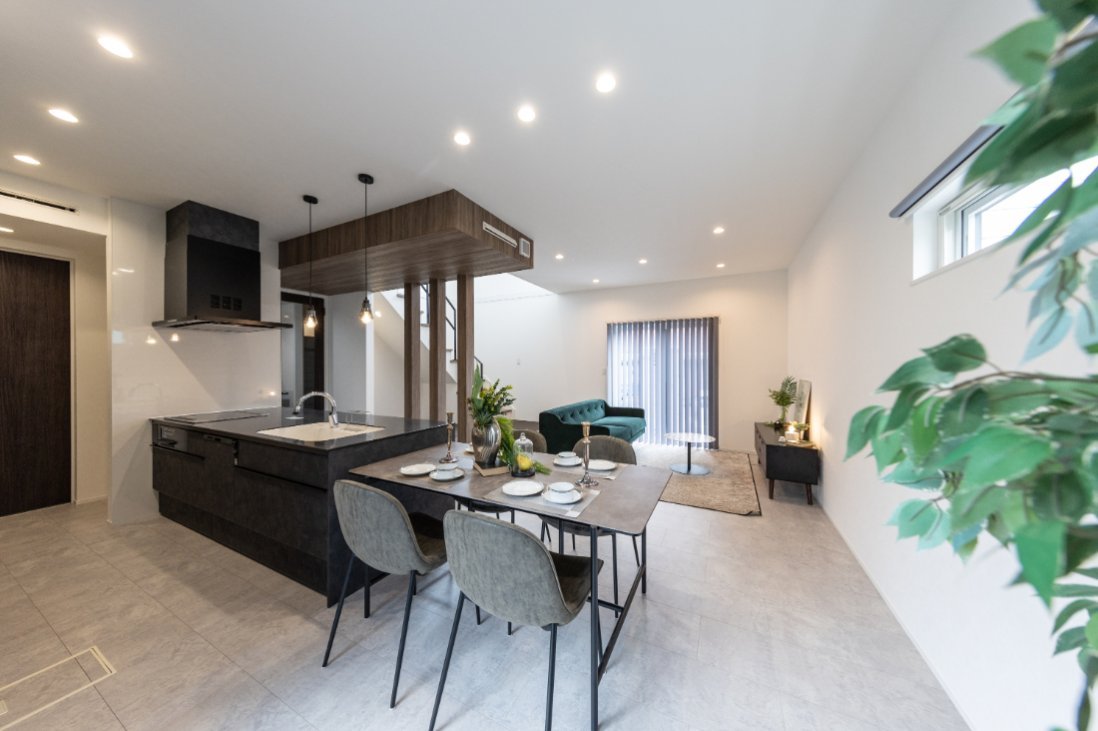 【奥行と抜け感で空間を彩るジャパンディハウス】