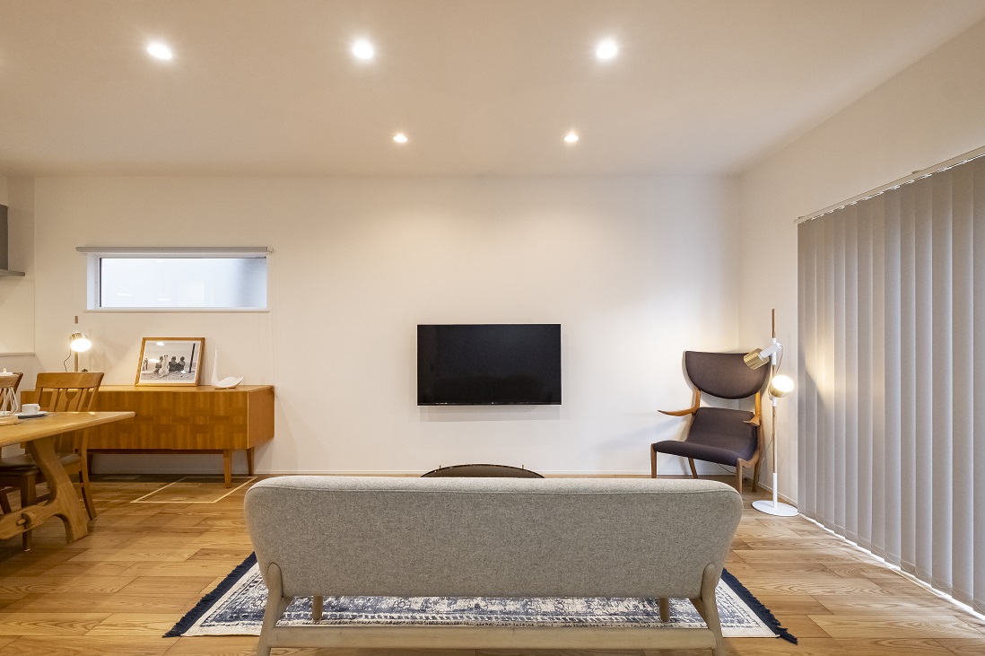 【 木目とライトブラウンを基調とした温もりを纏う住まい 】