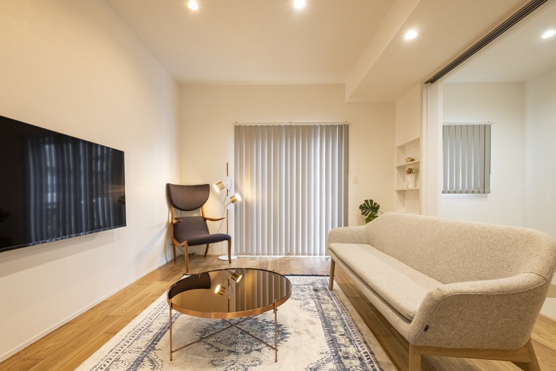 【 木目とライトブラウンを基調とした温もりを纏う住まい 】