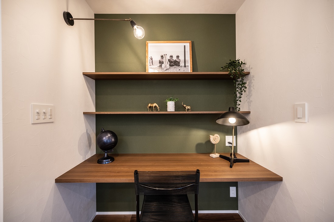 【 オリーブドラブがアクセントの品格ある大人な空間 】