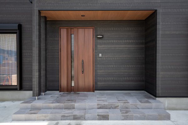 【 同調するテイストに包まれた"2世帯住宅" 】