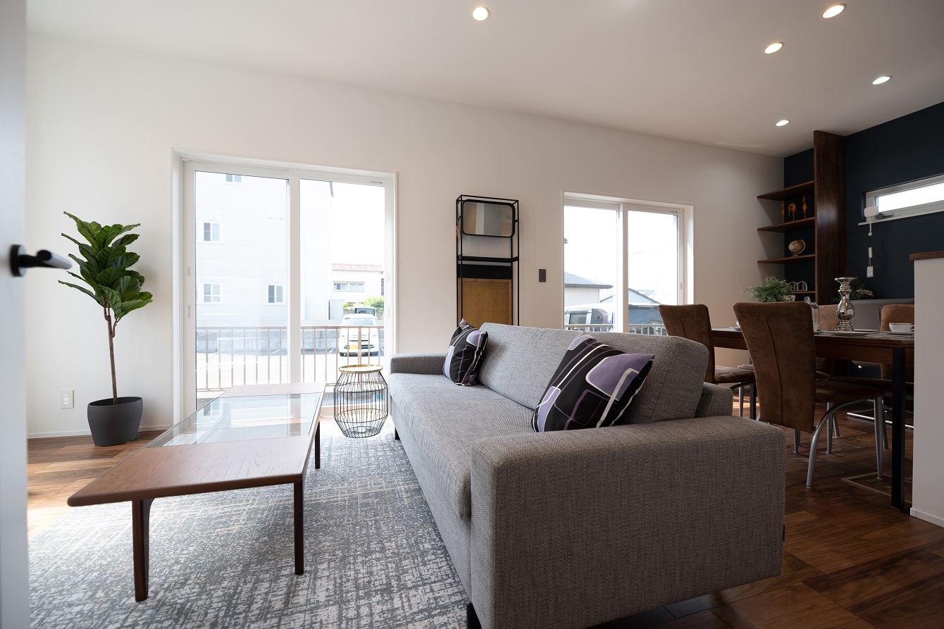 【ナチュラル×モダンにコーディネートされた家】