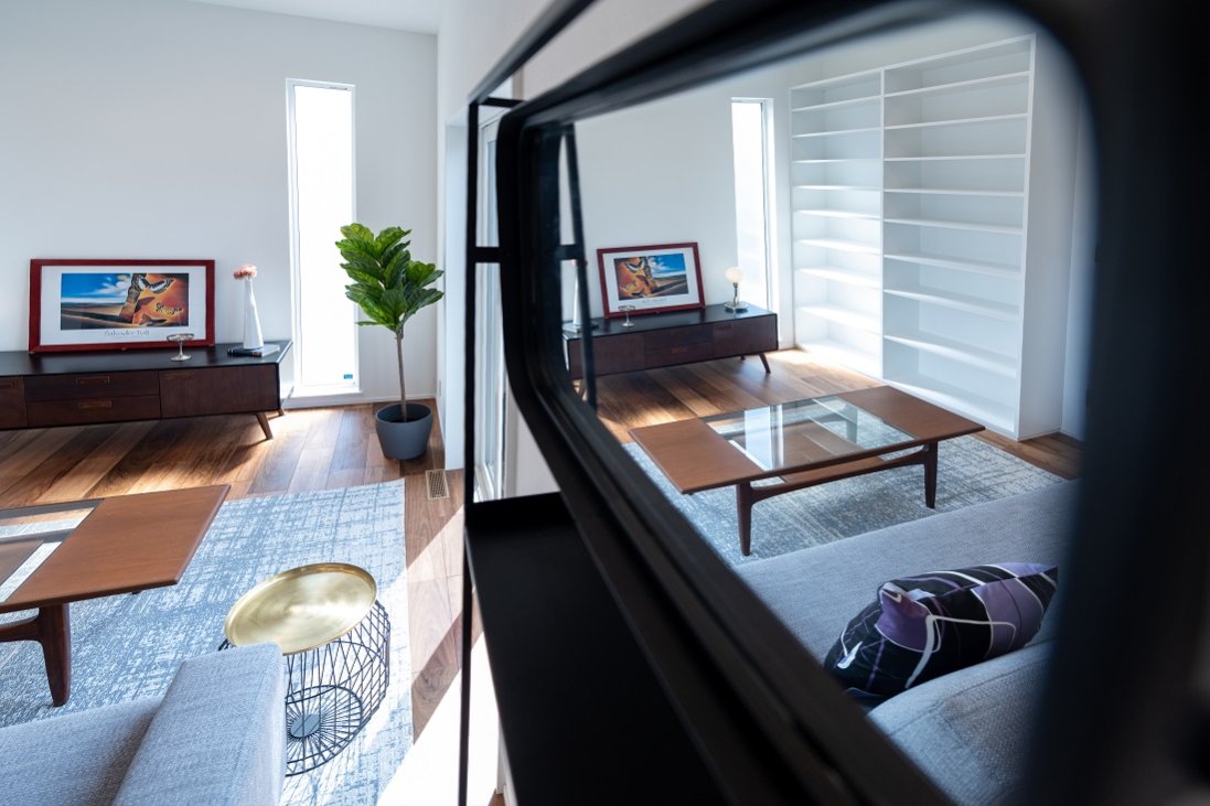 【ナチュラル×モダンにコーディネートされた家】