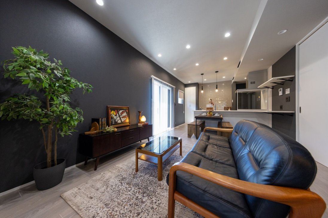 【BLACK WALL INTERIOR DESIGN】