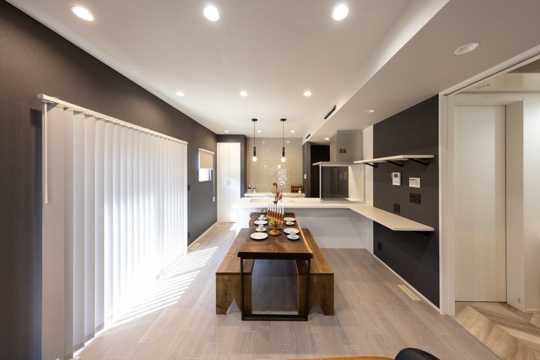 【BLACK WALL INTERIOR DESIGN】