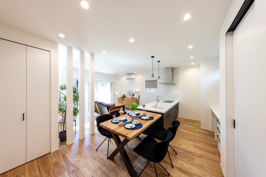 【広々の土間収納と充実したMBRの家】