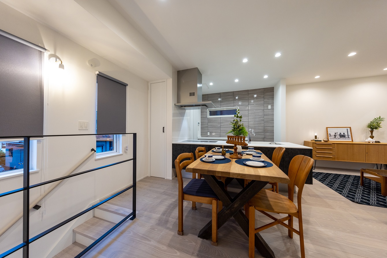 【趣味的空間をビルトインしたガレージハウス】