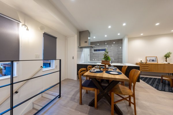 【趣味的空間をビルトインしたガレージハウス】