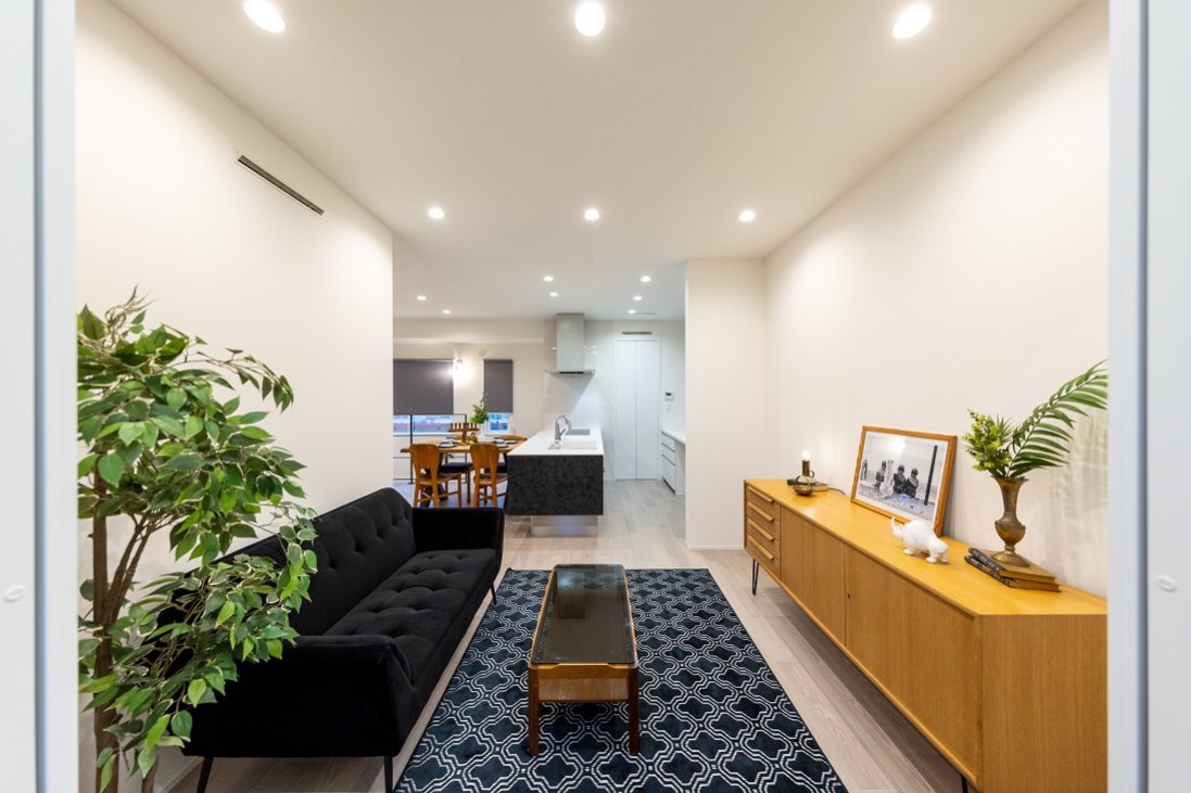 【趣味的空間をビルトインしたガレージハウス】