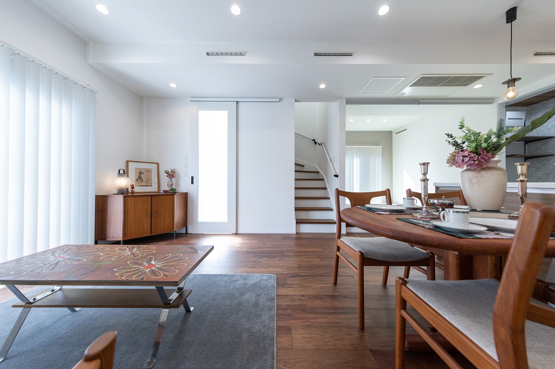 【ミッドセンチュリーな家具が彩る家】