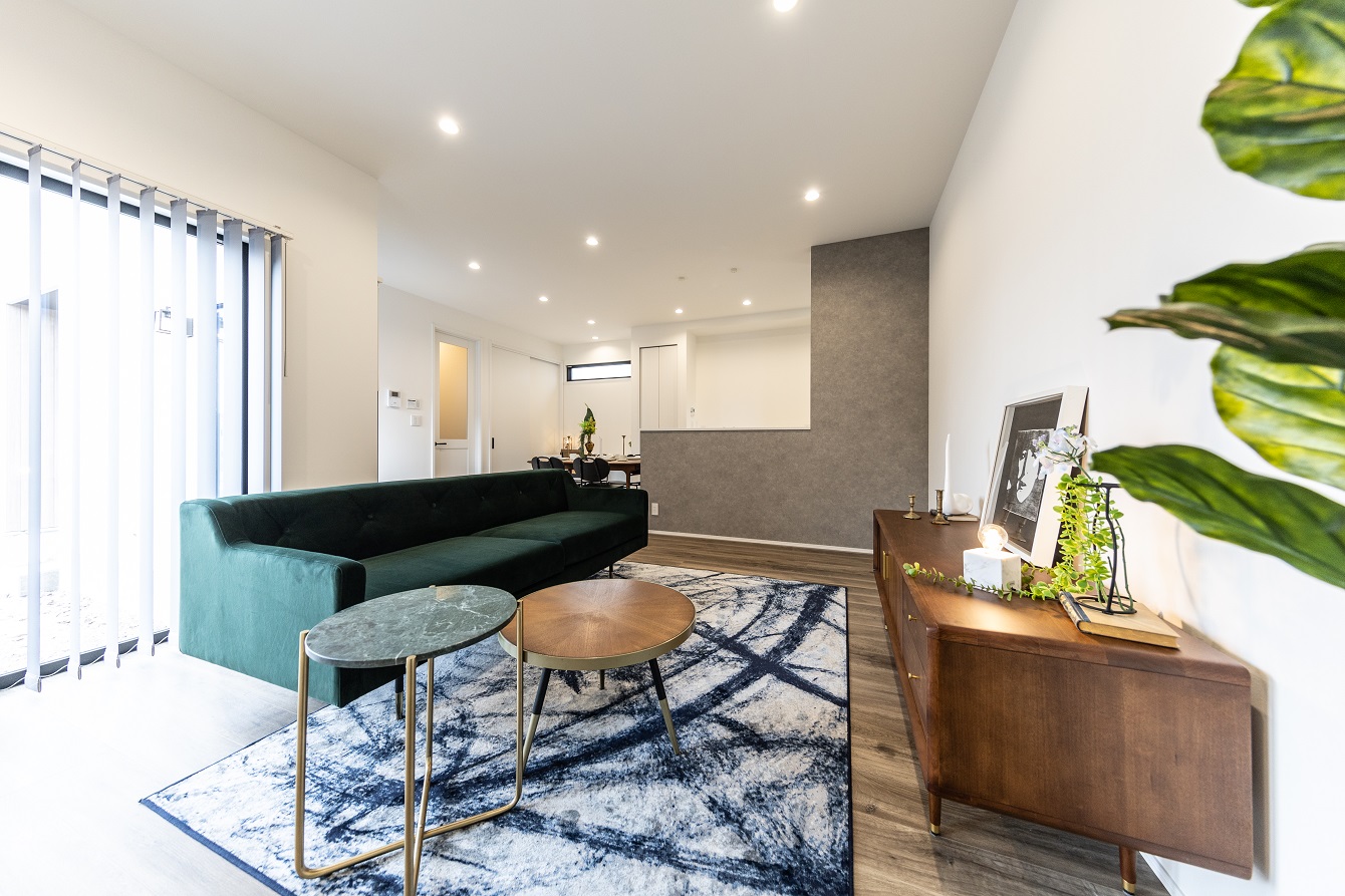 【L字のLDKがソトの空間との繋がりを生む家】