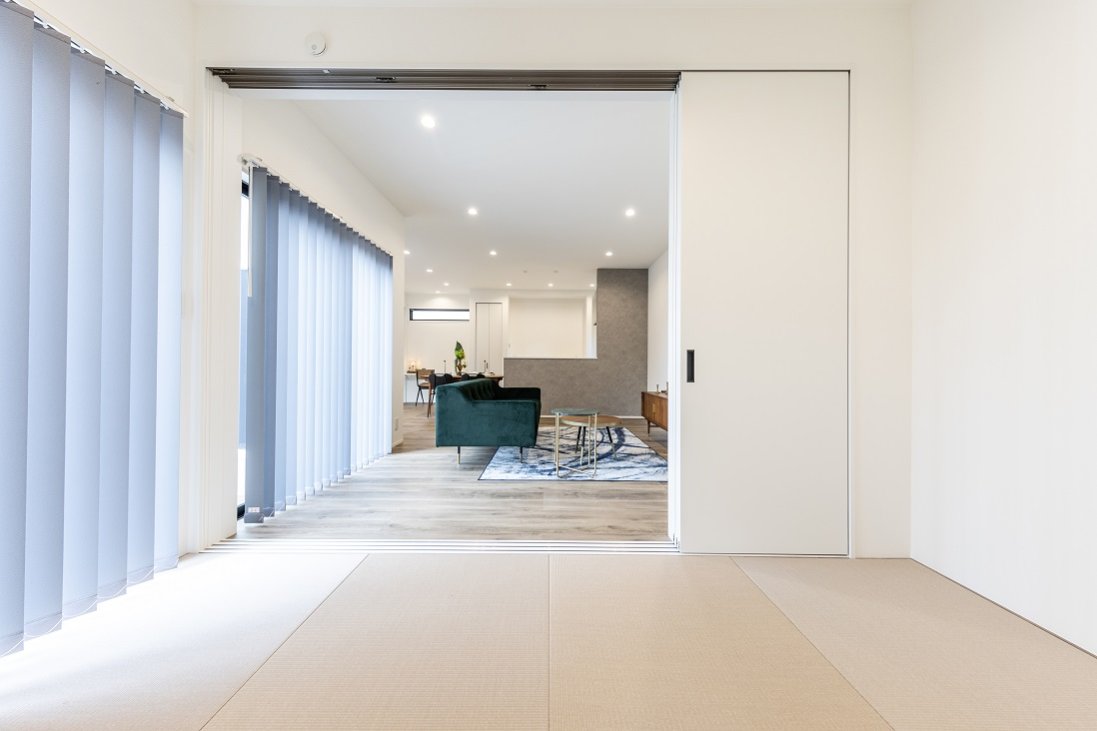 【L字のLDKがソトの空間との繋がりを生む家】