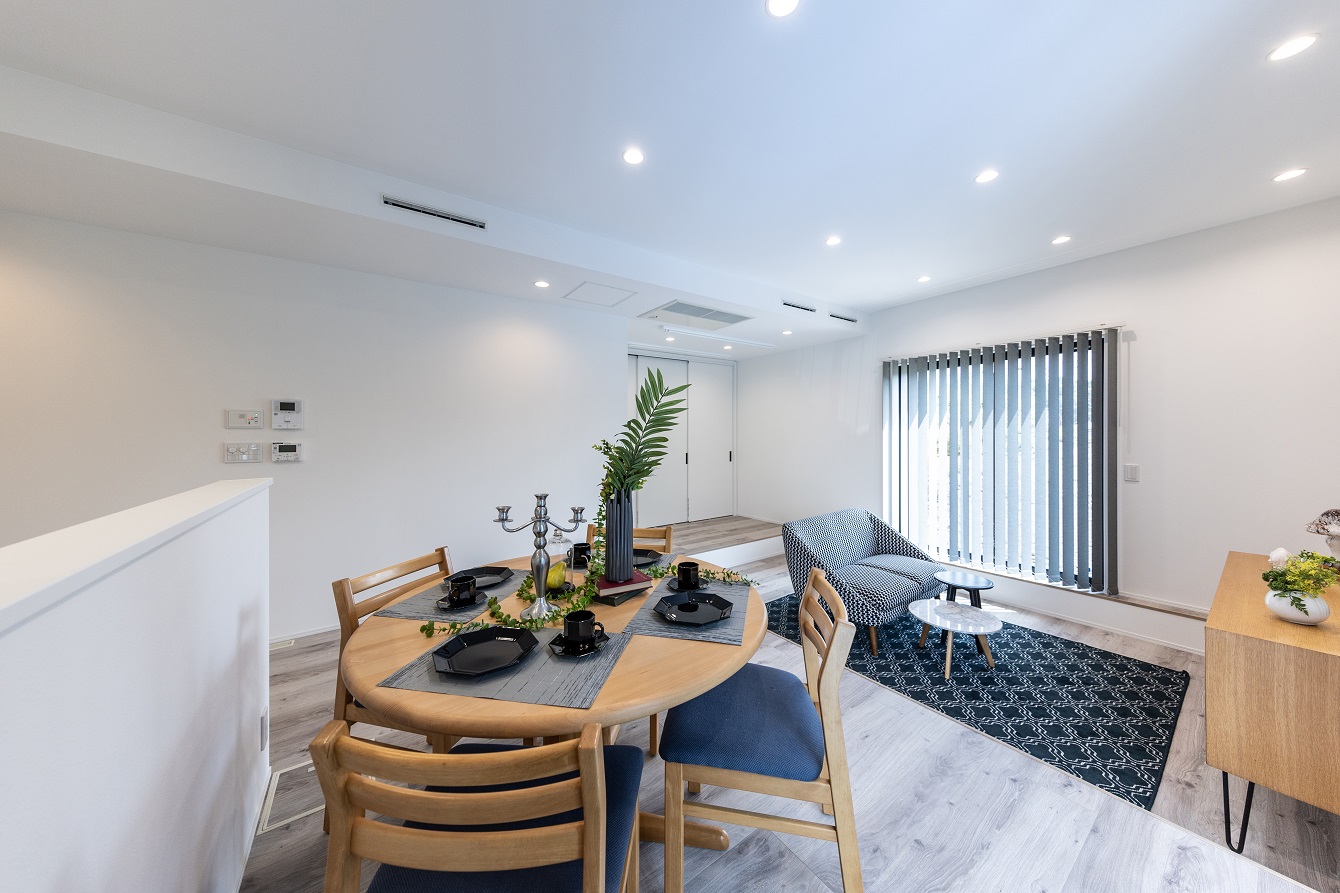 【ホワイトで統一された明るく温もりのある住まい】