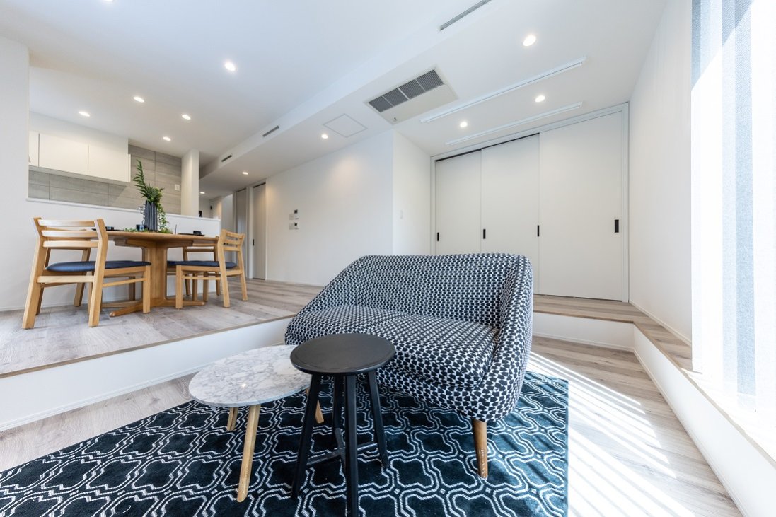 【ホワイトで統一された明るく温もりのある住まい】