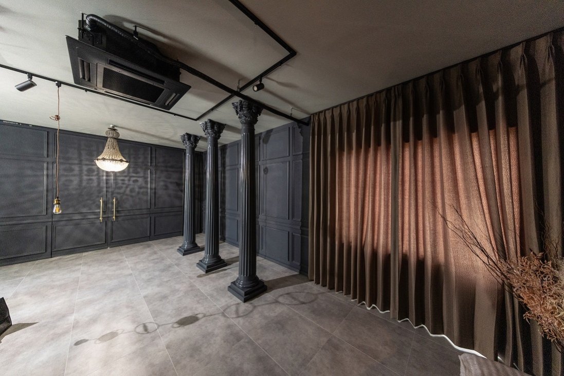 このお宅で最もノスタルジックな雰囲気を醸し出す空間（スタジオ）は圧巻！